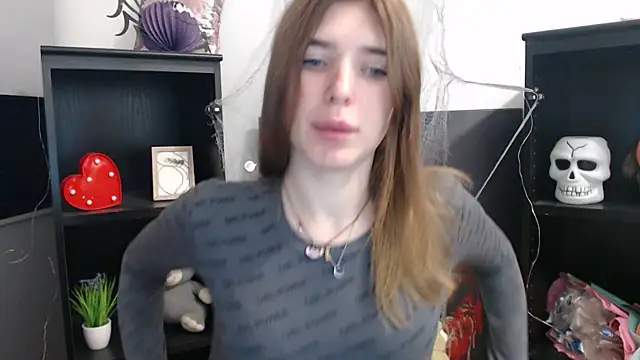 JuiceLips   online show from November 11, 2025, 2:45 pm