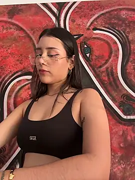 CatadeLuca online show from November 8, 2025, 7:39 pm