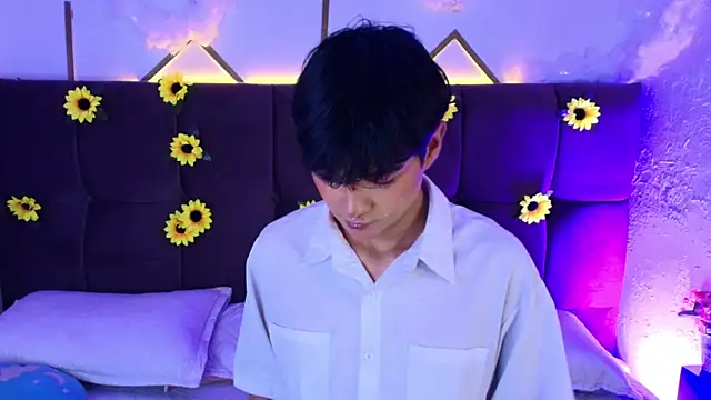 AleAurarashi online show from April 17, 2026, 3:20 am