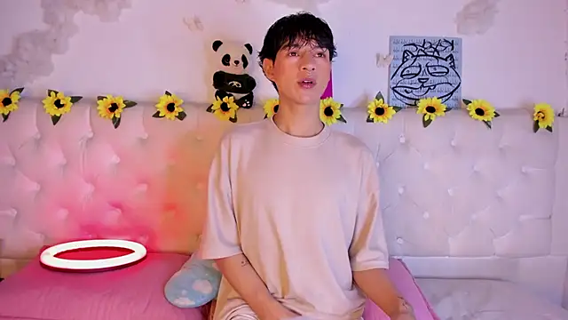 AleAurarashi online show from February 4, 2026, 3:34 am