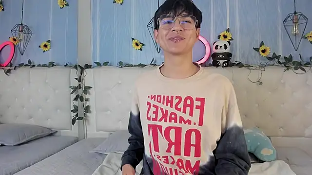 AleAurarashi online show from December 2, 2025, 5:53 am