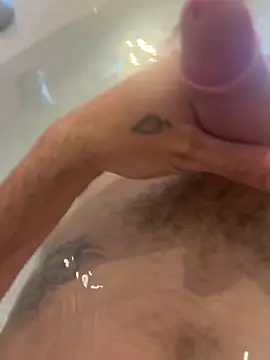 lolo33500 online show from April 11, 2026, 9:13 am