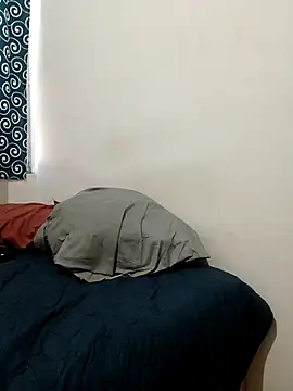 Jovenlechoso2044 online show from November 6, 2025, 5:50 pm