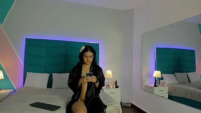 mara winters  online show from September 25, 2025, 7:31 pm