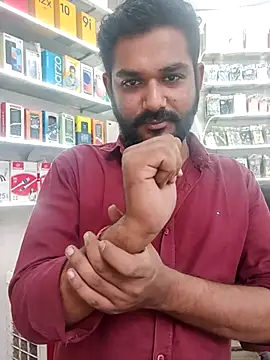 Snapshot of avi007p chatting on September 30, 2025, 5:24 am avi007p online show from September 30, 2025, 5:24 am