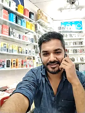Snapshot of avi007p chatting on October 18, 2025, 11:23 am avi007p online show from October 18, 2025, 11:23 am