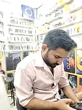 Snapshot of avi007p chatting on December 22, 2025, 2:06 pm avi007p online show from December 22, 2025, 2:06 pm