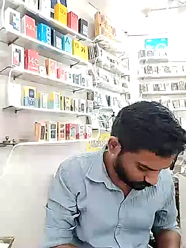 Snapshot of avi007p chatting on October 29, 2025, 10:47 am avi007p online show from October 29, 2025, 10:47 am