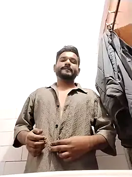 Snapshot of avi007p chatting on December 17, 2025, 5:07 pm avi007p online show from December 17, 2025, 5:07 pm