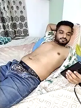 Snapshot of avi007p chatting on October 8, 2025, 6:19 pm avi007p online show from October 8, 2025, 6:19 pm