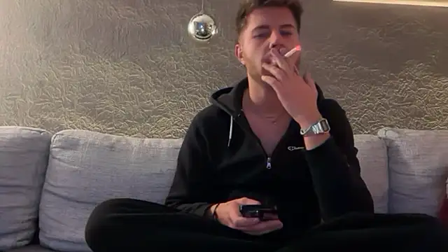 Snapshot of RioBlaze chatting on November 20, 2025, 5:46 pm RioBlaze online show from November 20, 2025, 5:46 pm