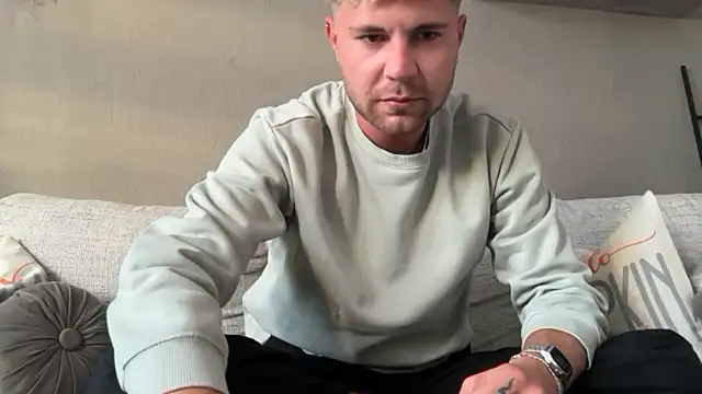 Snapshot of RioBlaze chatting on September 14, 2025, 5:02 pm RioBlaze online show from September 14, 2025, 5:02 pm