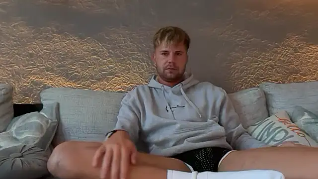 Snapshot of RioBlaze chatting on September 18, 2025, 5:21 am RioBlaze online show from September 18, 2025, 5:21 am