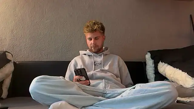 Snapshot of RioBlaze chatting on September 21, 2025, 4:45 pm RioBlaze online show from September 21, 2025, 4:45 pm