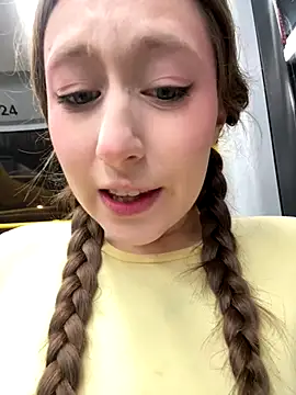 FroggyAnna online show from November 22, 2025, 5:01 pm