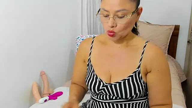 Isbettyche online show from September 26, 2025, 3:46 am