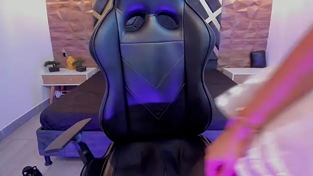 Alana cox  online show from October 31, 2025, 11:33 pm