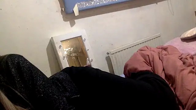 Bellababexox  online show from September 10, 2025, 2:32 am