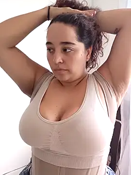 LoanaSantos online show from May 10, 2026, 5:04 pm