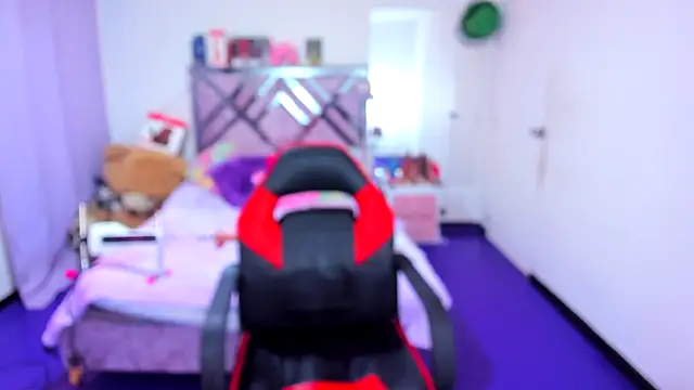 Luna Analya online show from April 17, 2026, 1:36 pm