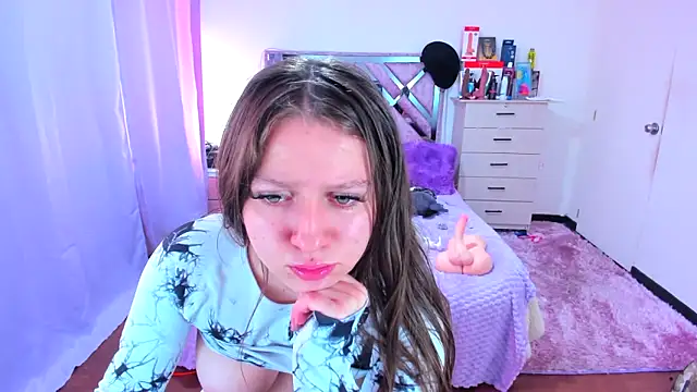 Luna Analya online show from November 8, 2025, 1:25 pm