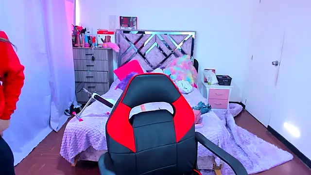 Luna Analya online show from December 15, 2025, 12:55 pm