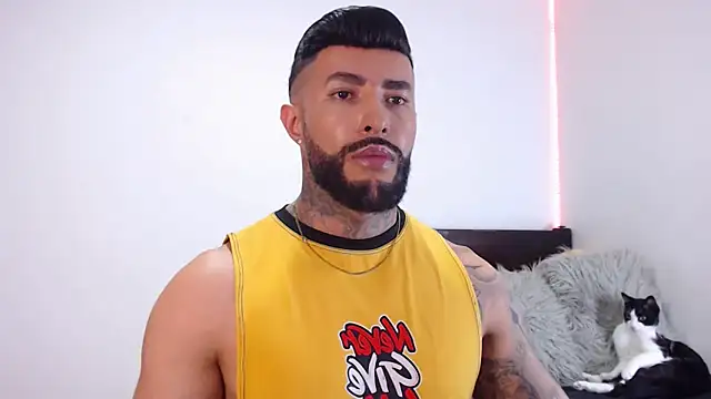 andrea de lucaa online show from September 26, 2025, 3:35 am