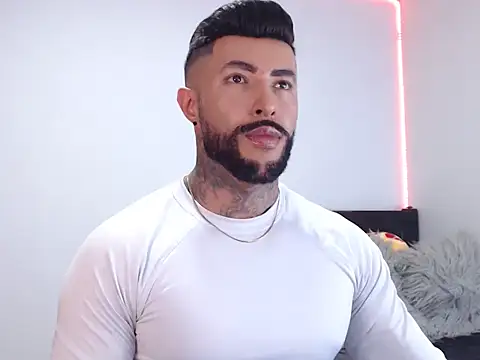 andrea de lucaa online show from September 13, 2025, 4:45 am