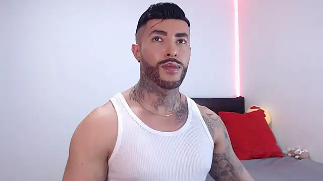 andrea de lucaa online show from November 23, 2025, 3:49 am