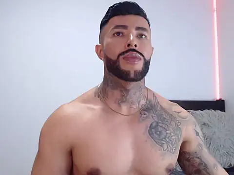 andrea de lucaa online show from October 4, 2025, 3:52 am