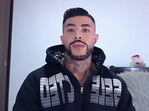 andrea de lucaa online show from December 4, 2025, 1:59 am