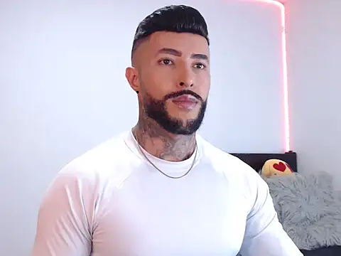 andrea de lucaa online show from September 14, 2025, 12:11 am