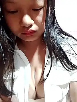 girl-babi online show from May 18, 2026, 2:33 am
