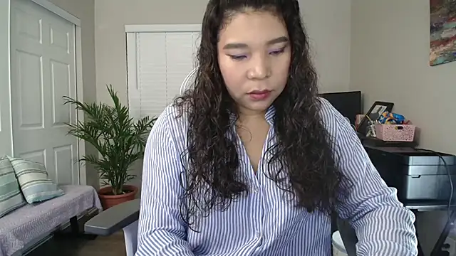 SHEILYN  online show from November 11, 2025, 5:24 am