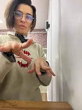 VioletAsh online show from January 19, 2026, 4:27 am