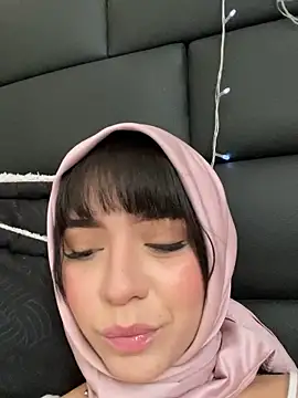 Snapshot of AriaBlush_18 chatting on October 13, 2025, 8:10 pm AriaBlush 18 online show from October 13, 2025, 8:10 pm