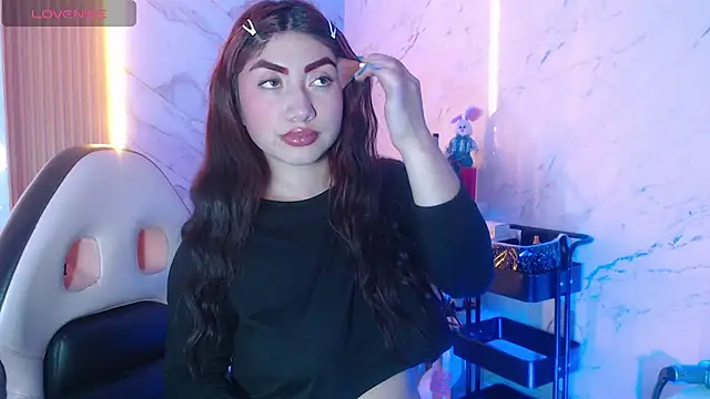 Snapshot of Sophia_tf chatting on May 8, 2026, 3:43 am Sophia tf online show from May 8, 2026, 3:43 am