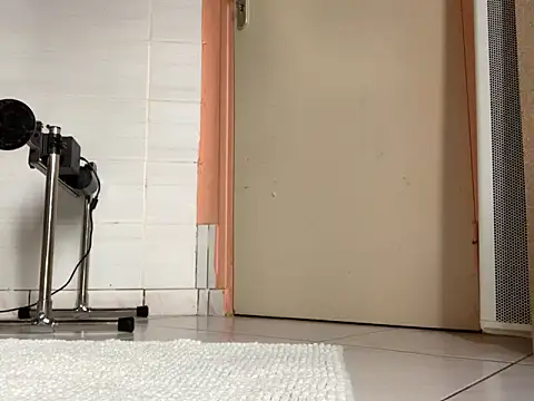 Snapshot of Just2Try chatting on December 17, 2025, 10:42 am Just2Try online show from December 17, 2025, 10:42 am