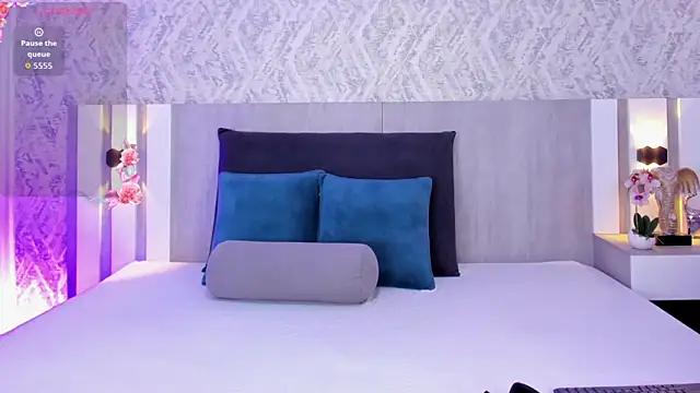 celeste sc0tt online show from September 11, 2025, 1:22 pm