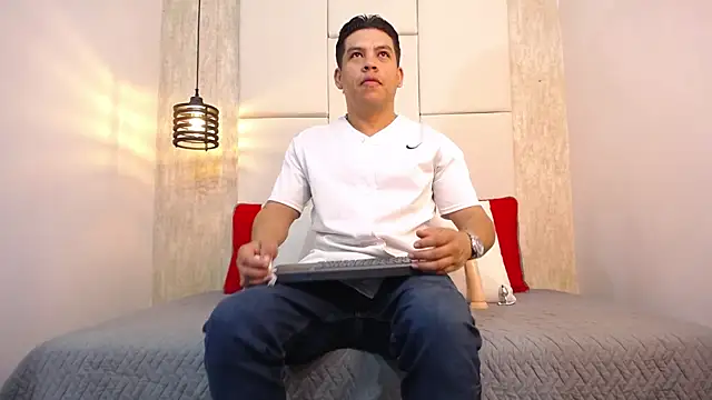 Dominic Taylor  online show from September 18, 2025, 11:46 am