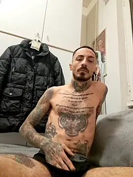 Robe420 online show from November 6, 2025, 4:22 pm