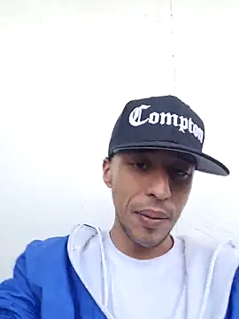 Santi2323xxX online show from April 19, 2026, 1:12 pm