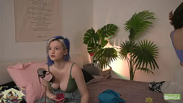 Snapshot of bluebeell chatting on June 27, 2026, 1:28 pm bluebeell online show from June 27, 2026, 1:28 pm