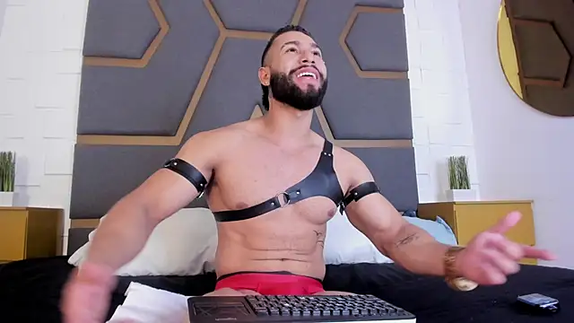 massimofiore  online show from October 31, 2025, 3:47 am