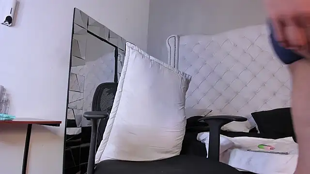 Snapshot of massimofiore_ chatting on February 9, 2026, 3:37 am massimofiore online show from February 9, 2026, 3:37 am