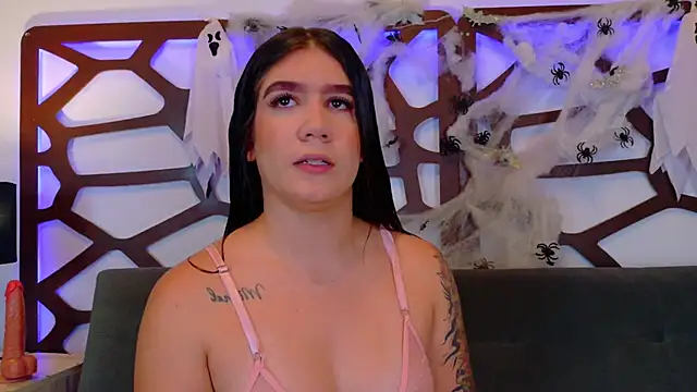 kloe bella online show from October 25, 2025, 1:45 pm