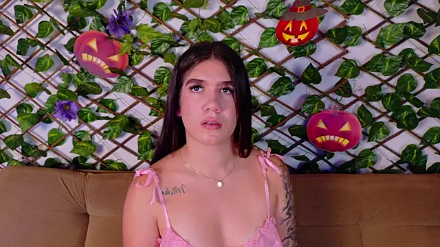 kloe bella online show from October 17, 2025, 1:24 pm