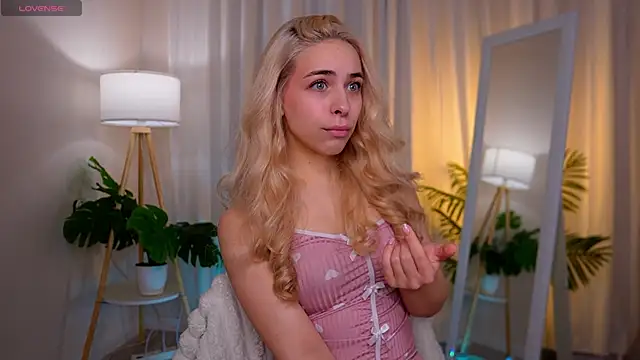 ShinyBarbie online show from November 17, 2025, 6:50 am