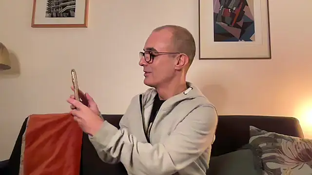 Snapshot of Milkywaymen chatting on November 24, 2025, 4:29 pm Milkywaymen online show from November 24, 2025, 4:29 pm