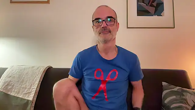 Snapshot of Milkywaymen chatting on February 4, 2026, 7:20 pm Milkywaymen online show from February 4, 2026, 7:20 pm